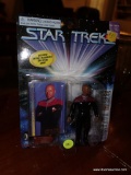 (LR) STAR TREK ACTION FIGURE ?CAPTAIN BENJAMIN SISKO?. FROM THE DEEP SPACE NINE SERIES. BRAND NEW IN