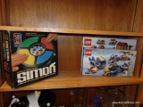 (IN10) SIMON AND LEGO LOT; ORIGINAL 80'S SIMON ELECTRONIC GAME IN ORIGINAL BOX, ALSON WITH 2 LEGO