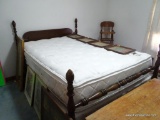 (BR2) MAHOGANY FOUR POSTER FULL SIZE BED; SMOOTH PINECONE SHAPED FINIAL TOPPED POSTS. FLAT HEADBOARD