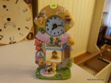 (K) TEDDY BEARS DESK CLOCK; BATTERY OPERATED, STANDS ABOUT 8