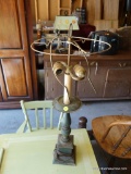 (GAR) VINTAGE GREEN PAINTED METAL LAMP WITH DOUBLE LIGHT INPUTS. HAS FINIAL: 29? TALL