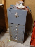 (GAR) 6 DRAWER LIFT TOP STORAGE UNIT. INCLUDES ZIP TIES, BUNGEE CORD, ETC