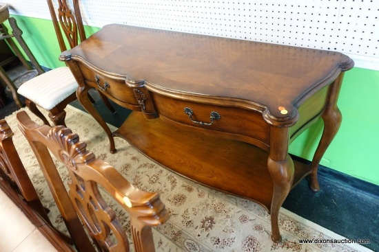 (R1) DREXEL HERITAGE QUEEN ANNE CONSOLE TABLE; 2 DRAWER MAHOGANY QUEEN ANNE BUFFET WITH INLAY