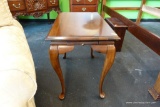 (WIN) RECTANGULAR MAHOGANY QUEEN ANNE TEA TABLE; PULL-OUT SURFACES ON EACH END. QUEEN ANNE LEGS GIVE