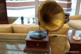 (R2) RCA VICTOR PHONOGRAPH GRAMOPHONE; WITH AGED BRASS HORN, SIDE HAND CRANK, START/STOP AND RECORD