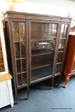 (R3) VINTAGE WALNUT CHINA CABINET WITH GLASS PANEL SIDES AND FRONT DOOR; SHERATON DESIGN HIGHLIGHTS