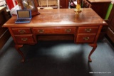 (R5) VINTAGE BASSETT QUEEN ANNE KNEE HOLE DESK; CENTER DRAWER WITH 2 DEEP DOUBLE PANEL DOVETAIL
