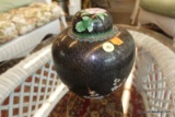 (WIN) BLACK CLOISONNE PRINTED METAL GINGER JAR WITH LID; BEAUTIFUL FLORAL PATTERN, ADORNED WITH A
