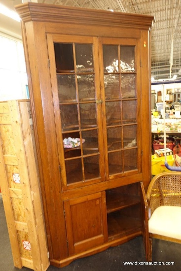 (WIN) EARLY AMERICAN CORNER CABINET; CLASSIC AND STUNNING EARLY AMERICAN CORNER CABINET FROM THE