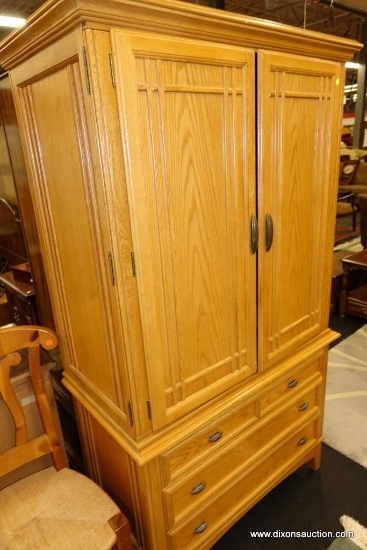 (WIN) LARGE OAK TELEVISION ARMOIRE; INCLUDES STURDY CABINET DOORS, A 3 GOOD SIZED DRAWERS, 2