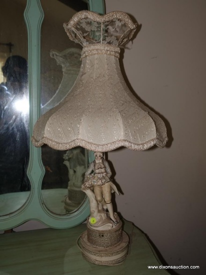 (BED) VINTAGE VICTORIAN FIGURINE LAMP; BEAUTIFUL VICTORIAN GALLERY BELL SHADE WITH SCALLOPED EDGES