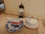 (DR) HOUSEWARES LOT; INCLUDES A DECORATIVE BLUE AND WHITE SCALLOPED DISH WITH ROOSTERS, A FLORAL