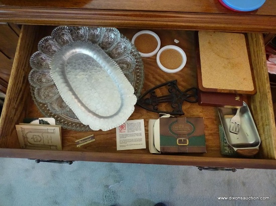 ASSORTED DINING ROOM ITEMS