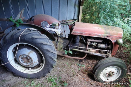 VINTAGE MASSEY FERGUSON TRACTOR.