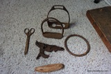 BAG LOT CAST IRON STIRRUPS