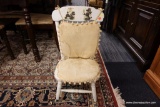 VINTAGE SMALL CHILD'S CHAIR