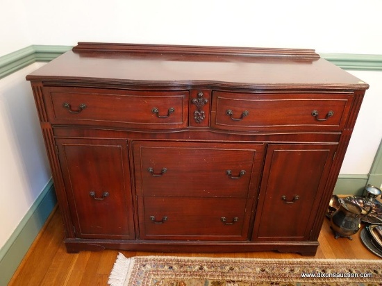 (DR) VINTAGE MAHOGANY (1940'S - 1950'S) BUFFET 2 DOVETAILED DRAWERS WITH MAPLE SECONDARY OVER 2