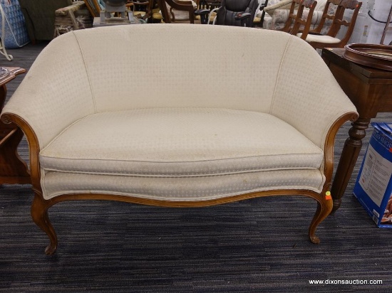 SINGLE-CUSHION VINTAGE SETTEE