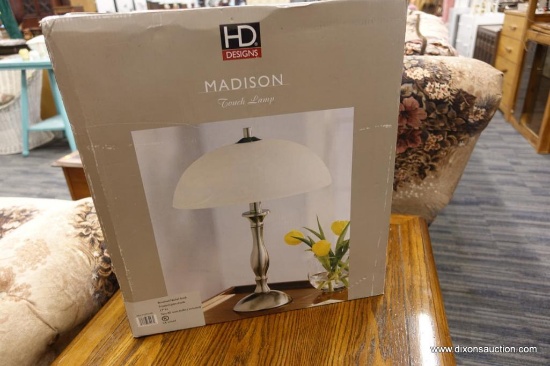 HD DESIGNS MADISON TOUCH LAMP