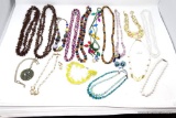 BAG LOT THAT INCLUDES MULTIPLE MULTI COLORED BEADED NECKLACES. A FEW OF WHICH INCLUDE THE MATCHING