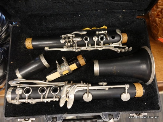 (DIS)ARTLEY STUDENT CLARINET IN CASE