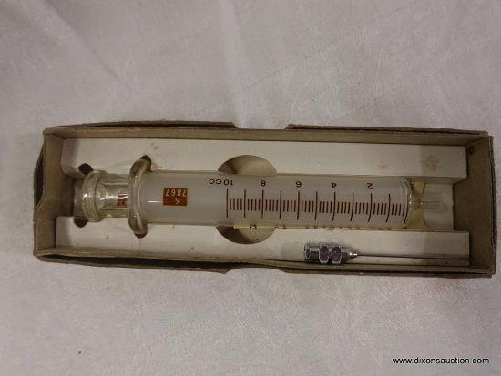 (DIS)VINTAGE GLASS HYPODERMIC SYRINGE