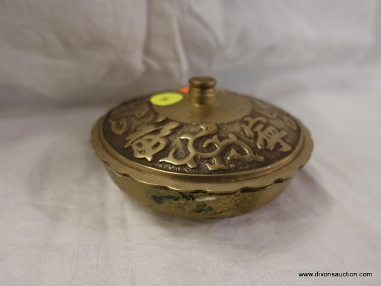 (FR) ORIENTAL BRASS LIDDED JAR