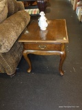 VINTAGE QUEEN ANNE END TABLE
