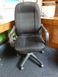 BLACK ROLLING HIGH-BACK OFFICE CHAIR