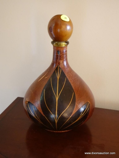 (LR) LEATHER COATED DECANTER-11"H