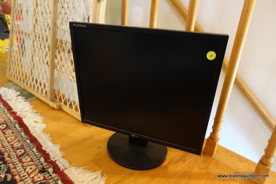 (LR) LG FLATRON TV