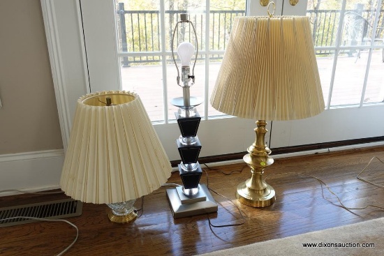 (MLR) LAMPS LOT; TOTAL OF 3, LOCATED IN LIVING ROOM ON MAIN FLOOR OF HOME. INCLUDES A TALL TURNED