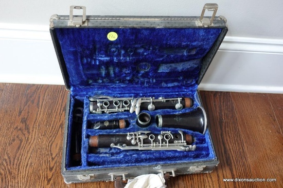 (MLR) VINTAGE NOBLET CLARINET IN HARDSIDE CARRYING CASE; MODEL #ND, CIRCA MID CENTURY MODEL, COMES