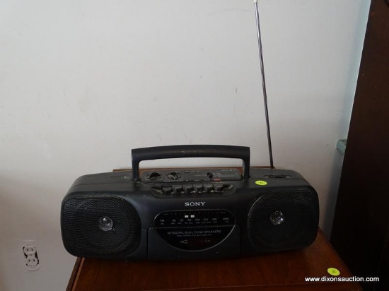 (DOWN BED) SONY AM/FM CASSETTE RADIO