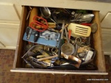 (KIT) CONTENTS OF 2 DRAWERS- KITCHEN UTENSILS AND HOUSEHOLD ITEMS