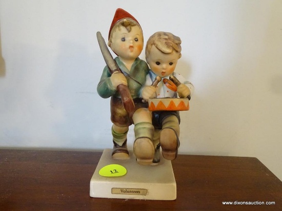 (ENTRANCE HALLWAY) 5"H GOEBEL HUMMEL FIGURINE OF "THE VOLUNTEERS" WITH BEE MARK