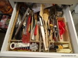 (KIT) DRAWER LOT OF KITCHEN UTENSILS