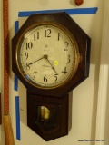 (KIT) SETH THOMAS BATTERY OPERATED HANGING SCHOOLHOUSE STYLE CLOCK IN PINE CASE-14