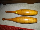 (DEN) PAIR OF ANTIQUE WOODEN JUGGLING PINS