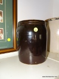 (DEN) VINTAGE BROWN SALT GLAZED LIDDED CROCK: 6 IN X 8 IN