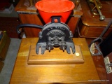 (DEN) ANTIQUE A.H. PATCH CLARKSVILLE TN CORN SHELLER ON WOODEN BASE