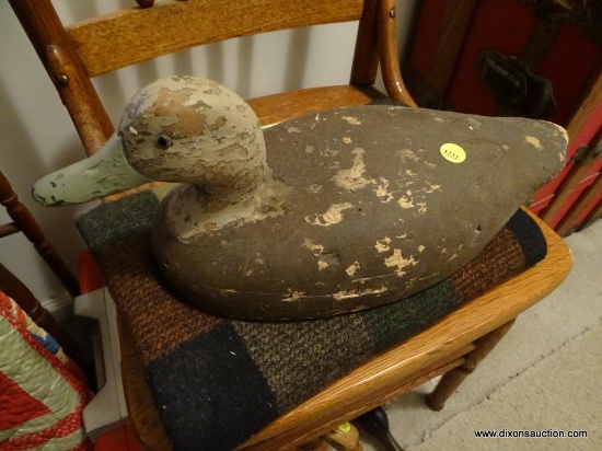 (UHAL) 2 ITEM LOT: VINTAGE DUCK DECOY AND A MULTICOLORED BLANKET