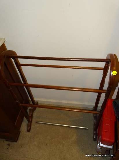 (UHAL) VINTAGE MAHOGANY QUILT RACK: 23 IN X 8 IN X 28 IN