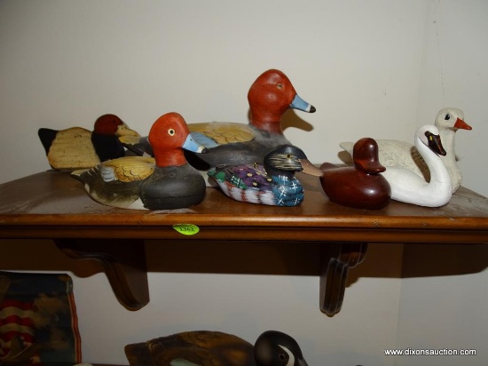 (UHAL) MAHOGANY WALL SHELF: 18 IN X 8 IN X 7 IN WITH DUCK FIGURINE CONTENTS (FIGURINES DEPICT