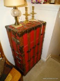 (UHAL) ANTIQUE STEAMER TRUNK WITH OAK BOARDS AND BRASS HARDWARE: 36 IN X 21.5 IN X 13 IN