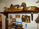 (DUCK) WOODEN WALL DISPLAY SHELF: 36 IN X 8 IN X 8 IN