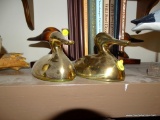 (DUCK) PAIR OF BRASS DUCK FIGURINES: 7 IN LONG