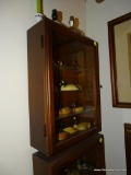 (DUCK) MAHOGANY 1 DOOR AND 3 GLASS SHELF DISPLAY CASE: 12 IN X 4.5 IN X 16 IN