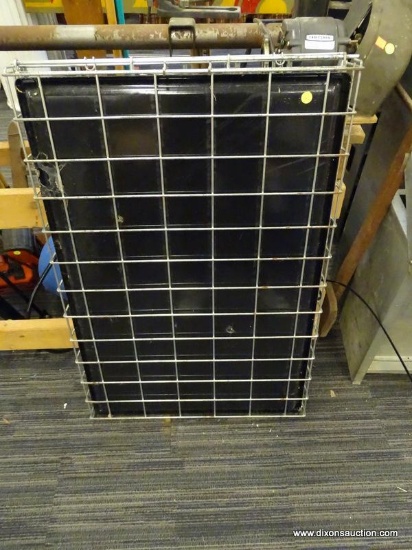 MIDWEST DOG CRATE; MIDWEST HOMES FOR PETS METAL DOG CRATE MODEL 606. THIS CRATE HAS A BLACK HEAVY