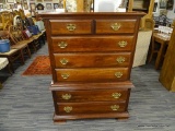 KINCAID CHEST OF DRAWERS; BEAUTIFUL QUEEN ANNE STYLE CHEST OF DRAWERS MADE BY KINCAID FURNITURE.